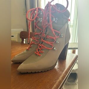 STEVE MADDEN  size 8.5 Stylish Women's Lace-Up Boots
